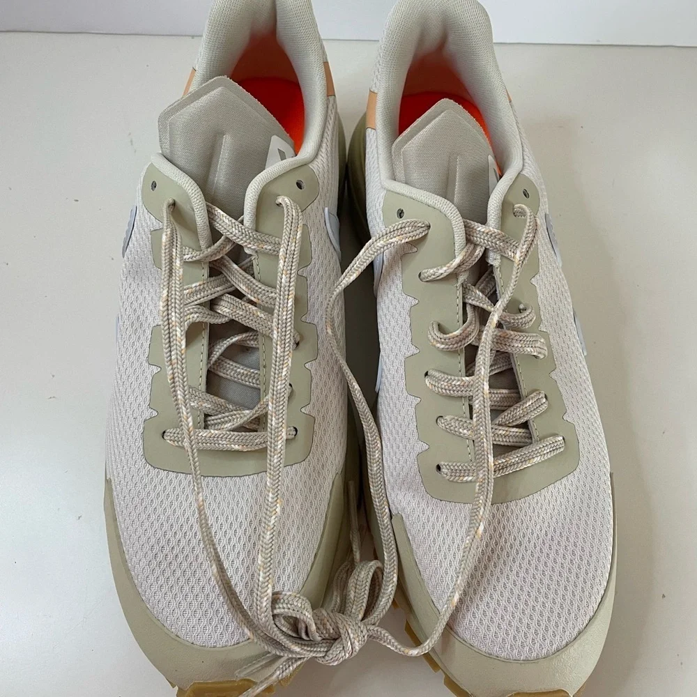 NWOT Veja Dekkan Sneaker Size 10 Women’s
